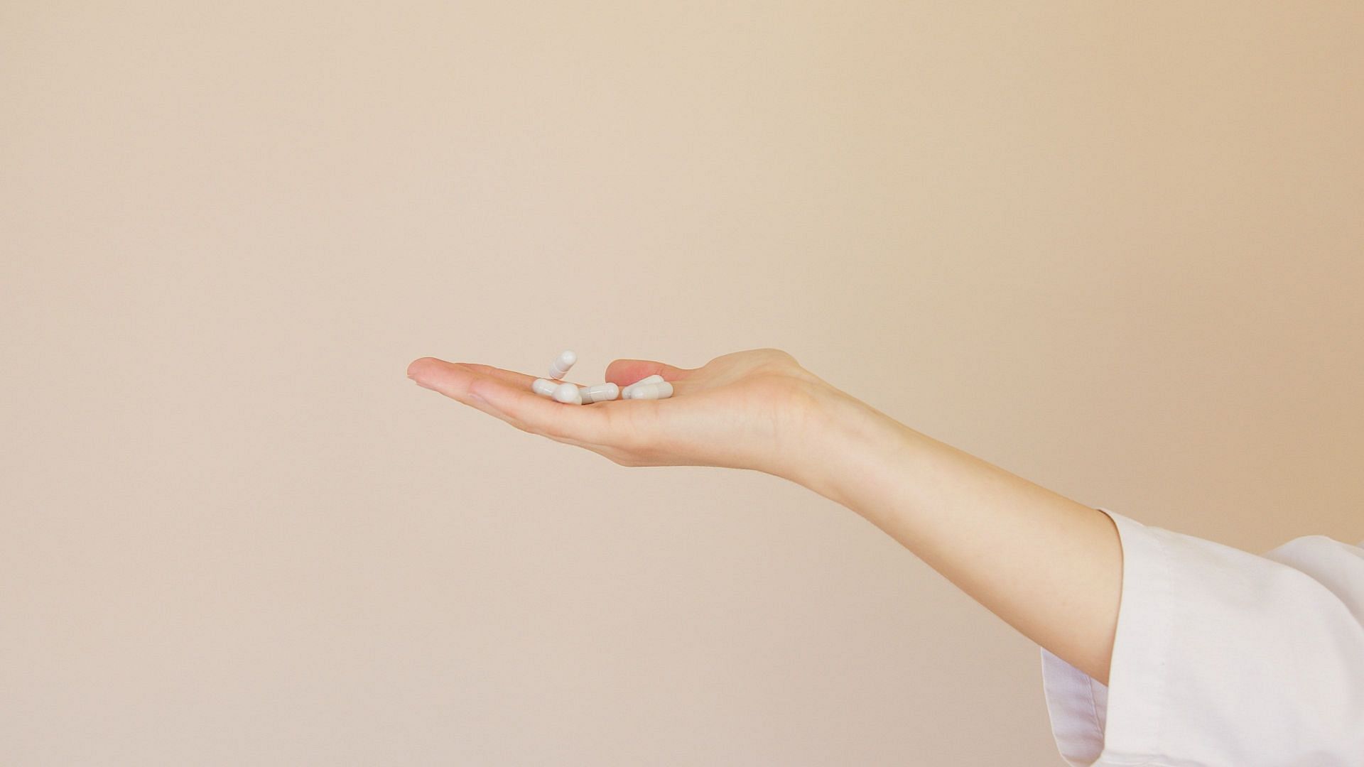 Magnesium supplements have been used since a long time. (Image via Pexels/ Artem Podrez)